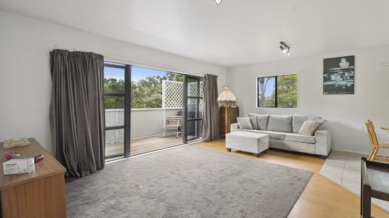 Ideal Family Home with Potential!64428812436353113