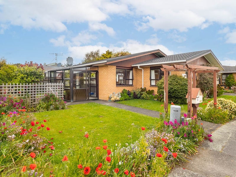 Downsizing? The Perfect Home for Retirees64428921002754110