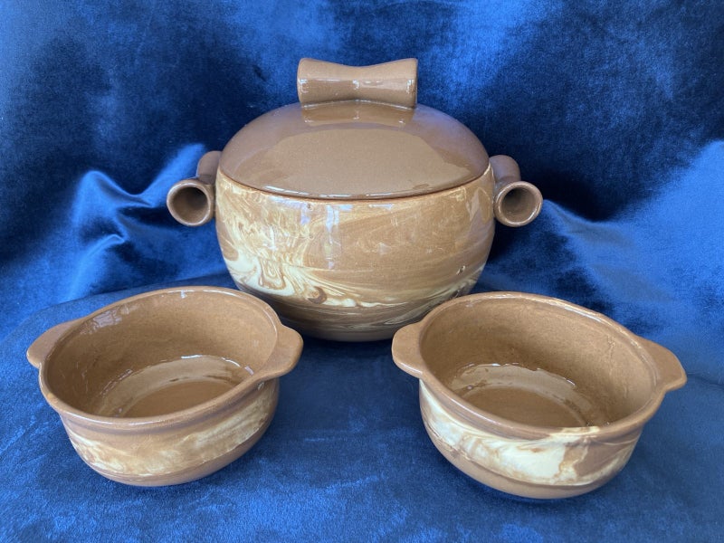New Zealand studio pottery Te Rona casserole dish and bowls Carousel 1