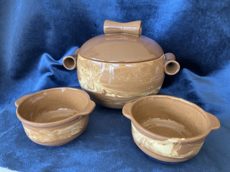 New Zealand studio pottery Te Rona casserole dish and bowls Carousel 2