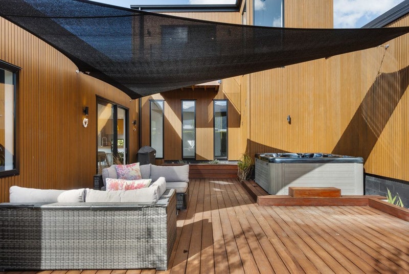 Sitting Pretty in Peninsula Bay64429014667778113