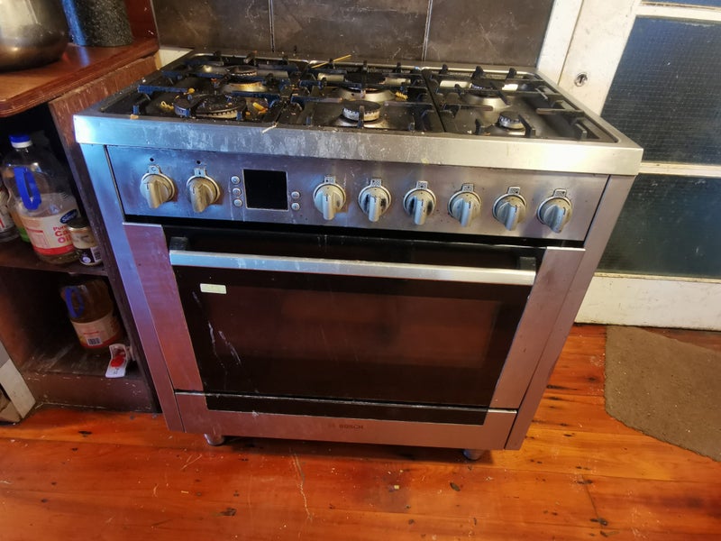 Bosch 90cm Freestanding electric oven with gas cooktop Carousel 1