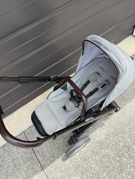 Mutsy Igo Pram with Carrycot64429619668483111