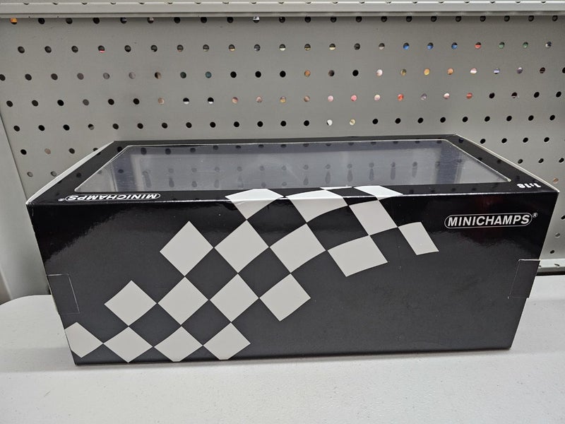 1/18 Porsche 911 991.2 GT2 RS Weissach Package Carousel 17