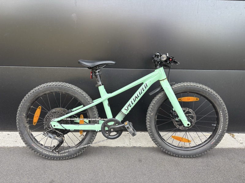 2024 20” Specialized Riprock (< 1 year old)64430089918723110