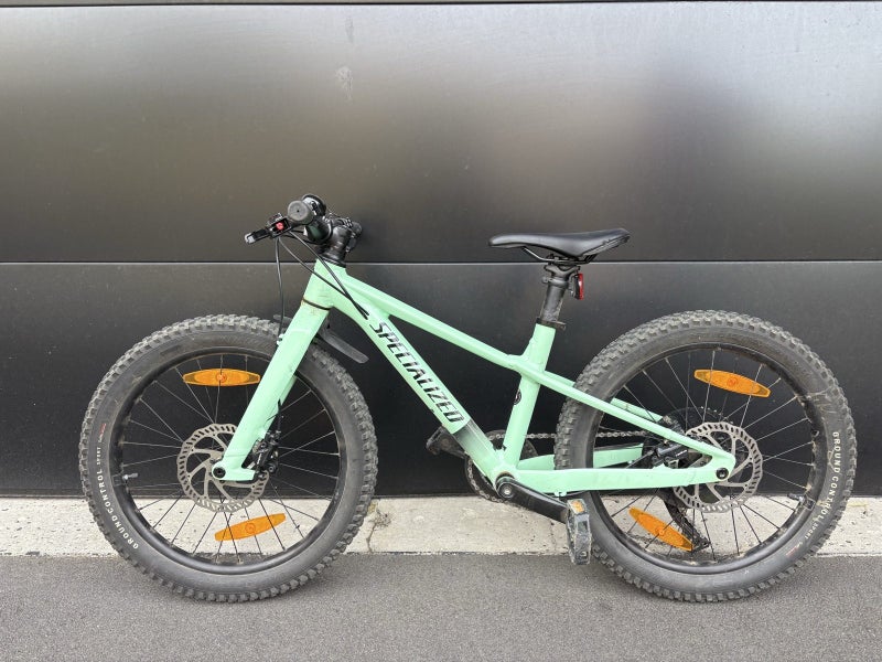2024 20” Specialized Riprock (< 1 year old)64430089918723111