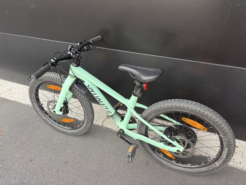 2024 20” Specialized Riprock (< 1 year old)64430089918723113