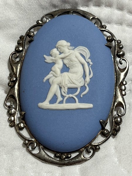 VINTAGE WEDGEWOOD BLUE JASPERWARE STERLING SILVER BROOCH Carousel 1