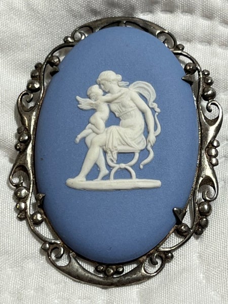 VINTAGE WEDGEWOOD BLUE JASPERWARE STERLING SILVER BROOCH Carousel 2