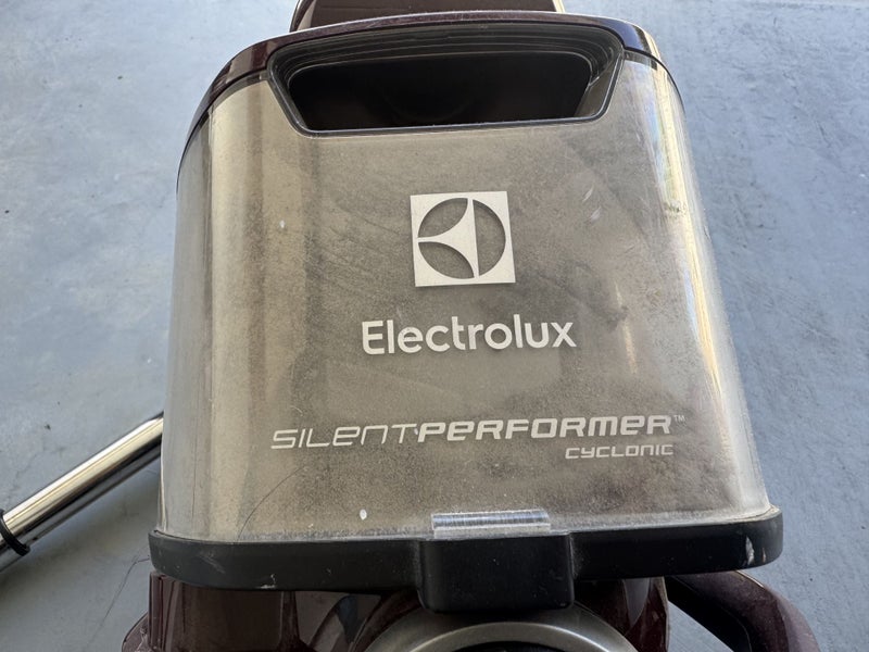 *** Electrolux Vacuum *** Carousel 2