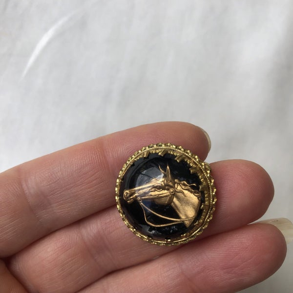 Vintage Horse Old Cameo Brooch Carousel 13