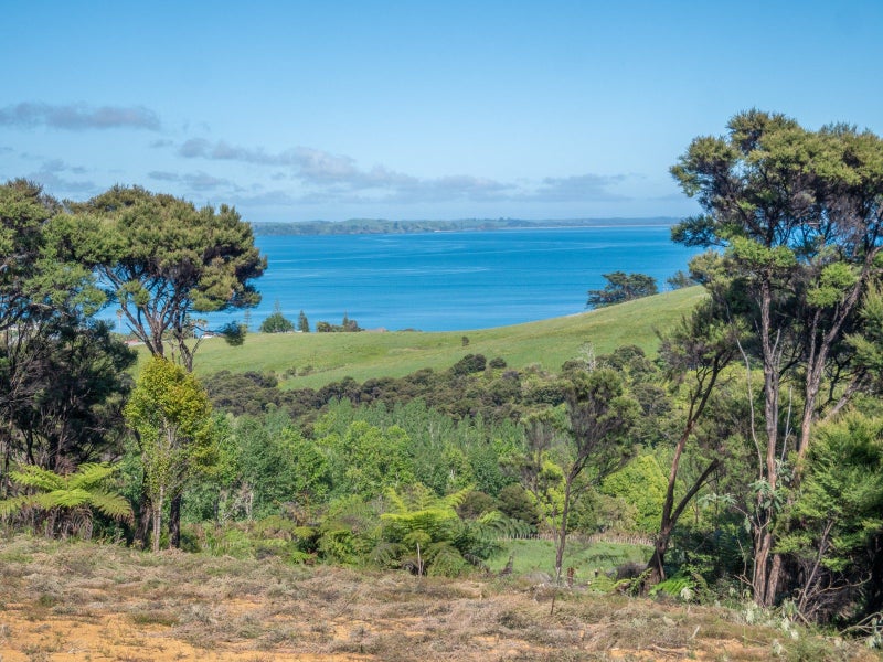 Stunning coastal views in tranquil bush setting64436231992834110