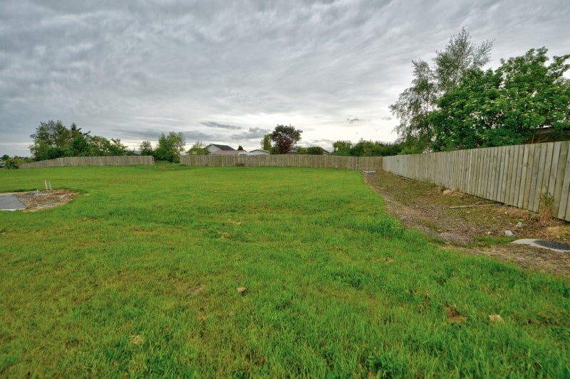 A sneaky little section and a big chance to buy!64437685356034111