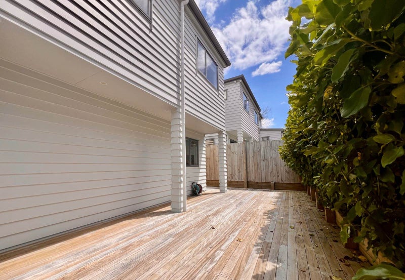 Standalone, Freehold, Prime Location64436432483713114