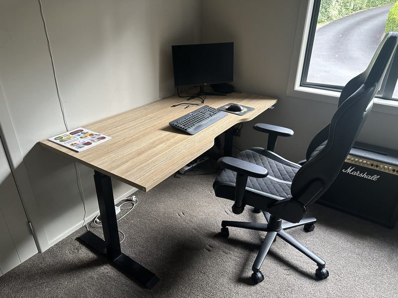 Razer Gaming Chair and Desk. Can sell as seperate items. Carousel 6