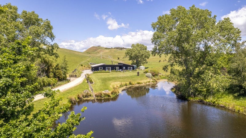 “Lady on the Lake” – Little Hills64436634076673110