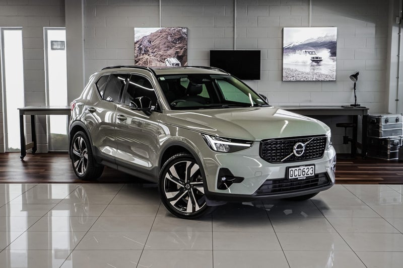2023 Volvo XC40 B5 Ultimate Dark 2.064592217947651110
