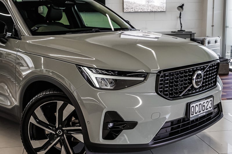 2023 Volvo XC40 B5 Ultimate Dark 2.064592217947651114