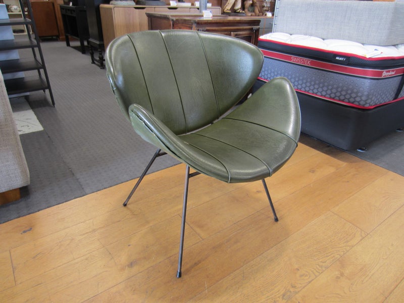 An Original New Zealand-Made Lip Chair In Green Vinyl Carousel 1