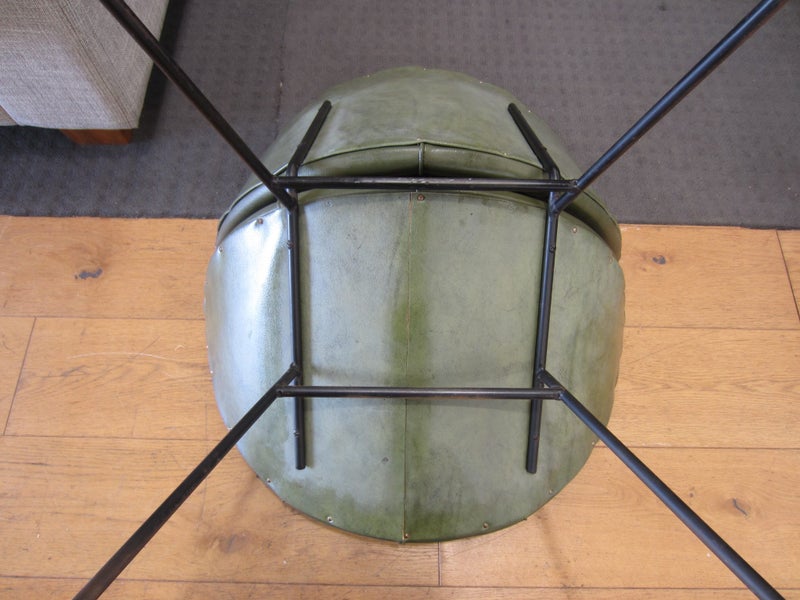 An Original New Zealand-Made Lip Chair In Green Vinyl Carousel 10