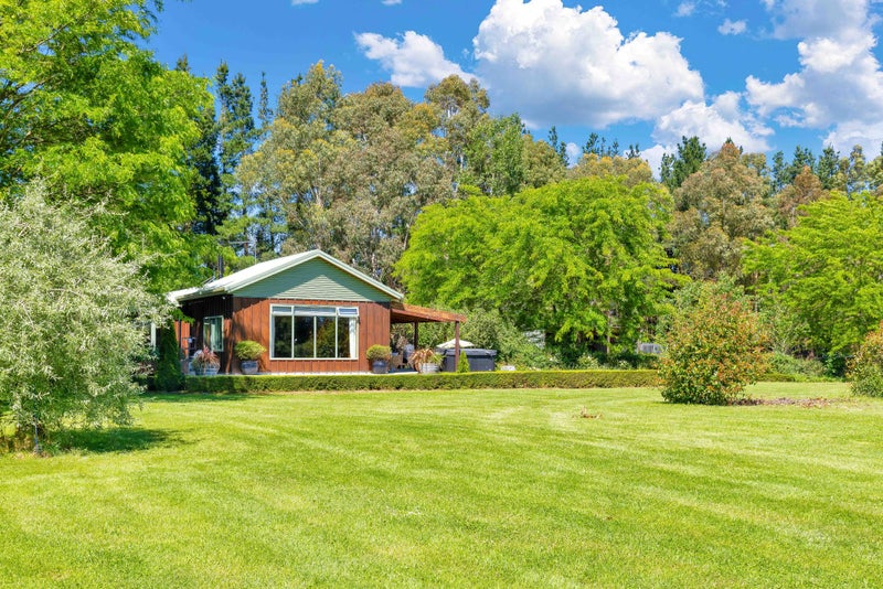 Country Character, Modern Comforts & Views!64515353241859114