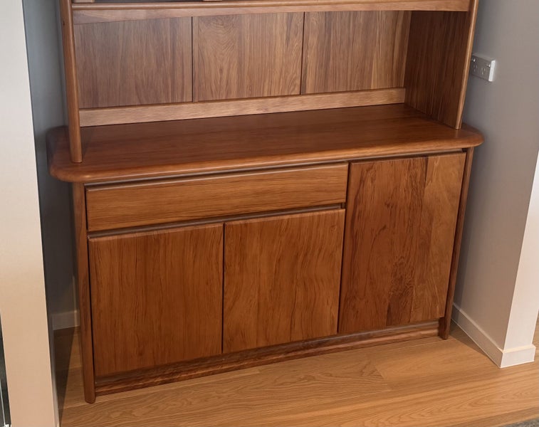 Solid Rimu Hutch from Danske Mobler64437738987906112