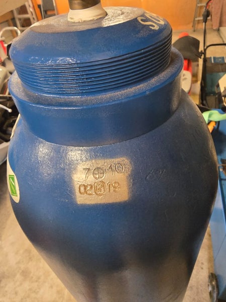 argon gas bottle *full* Carousel 3