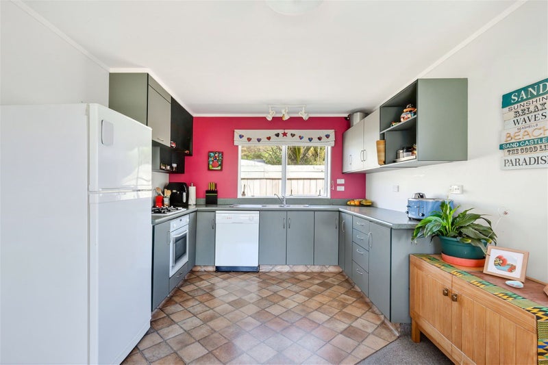 Time to enjoy life by the beach!64437792470787113