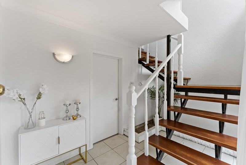 Ignore CV - Auction Must Sell!64515353226115114