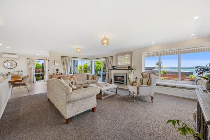 Sunlit Family Haven with Panoramic Views64515353257730113