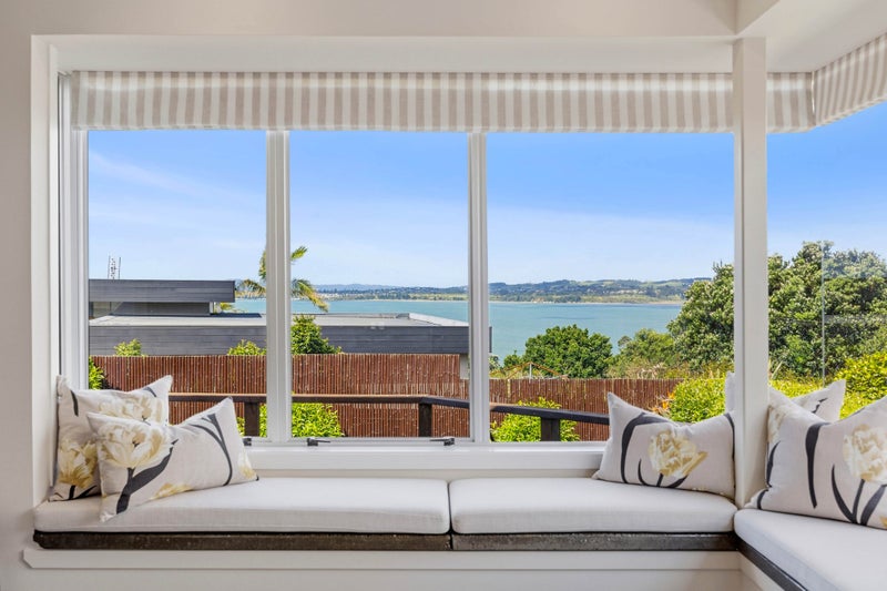 Sunlit Family Haven with Panoramic Views64515353257730114