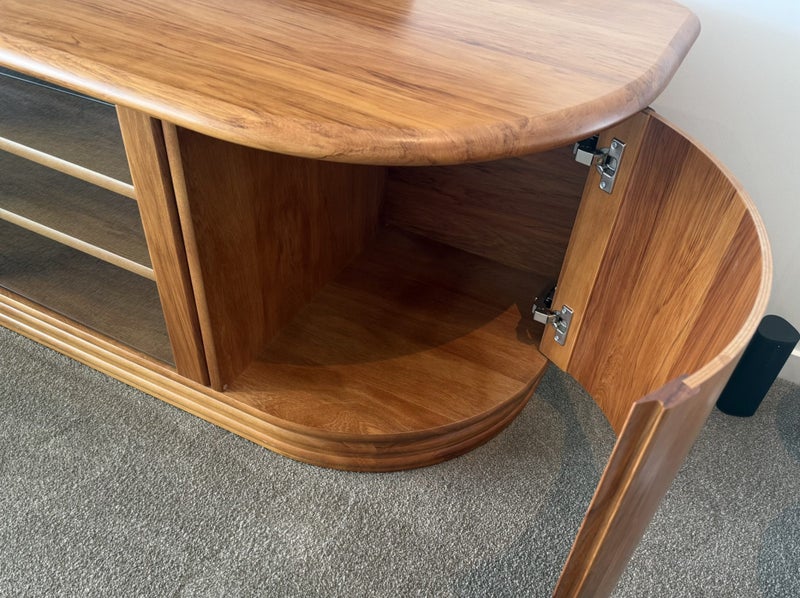 Solid Rimu Entertainment Init from Danske Mobler64437940470019114