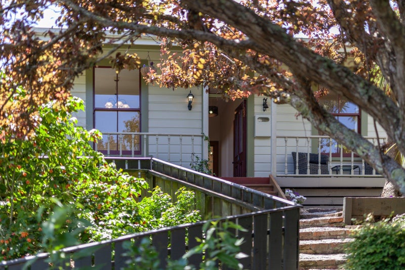 Charming Character Cottage64438007562498113