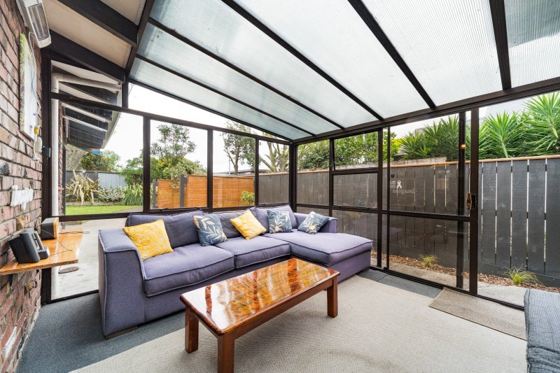 Solid, stylish and school zoned64438101664131113