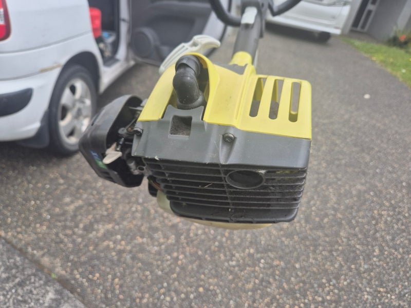 ryobi trimmer !!!(no working ) $1 Carousel 3