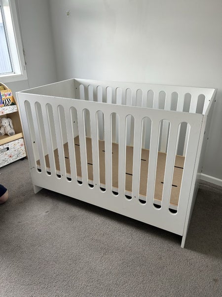 Mocka cot and mattress64438222516482110