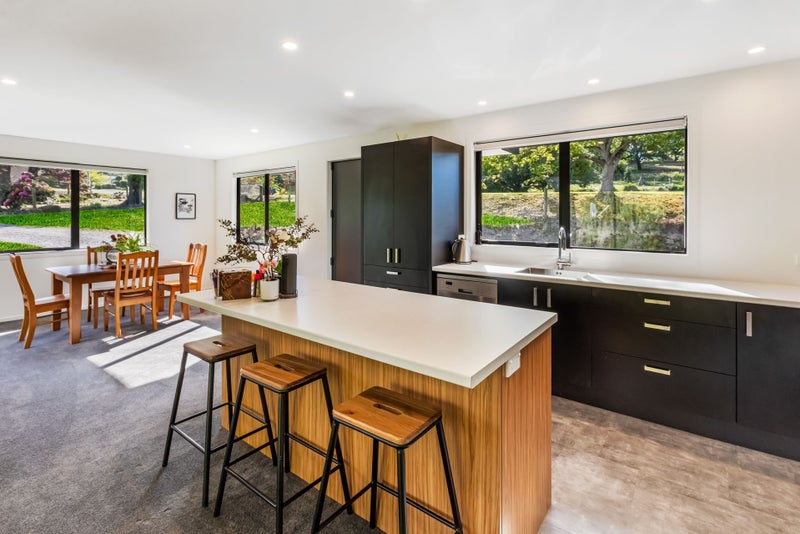 NEAR NEW HOME WITH WIDE OPEN VIEWS64438516975491111