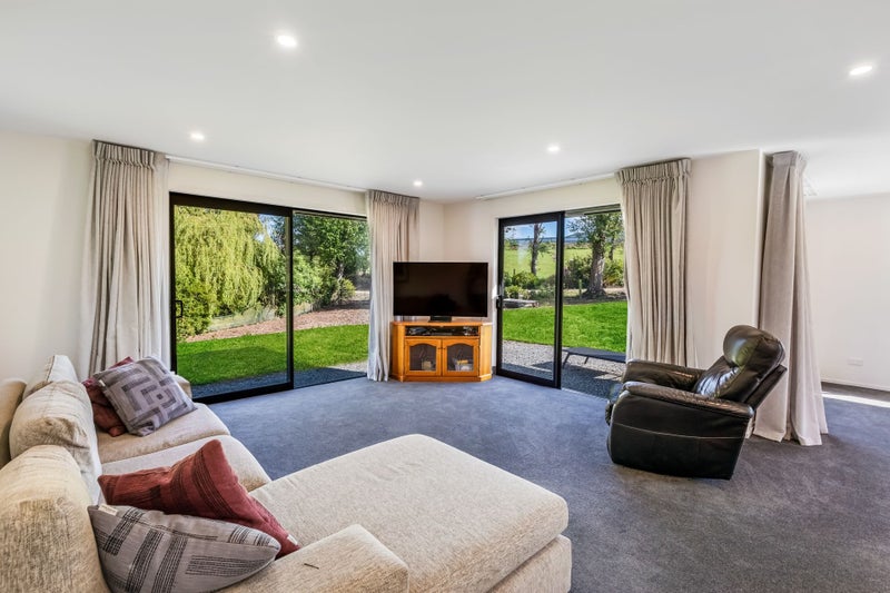 NEAR NEW HOME WITH WIDE OPEN VIEWS64438516975491112