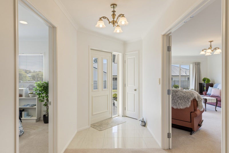 IMMACULATE & SPACIOUS64438934035713113