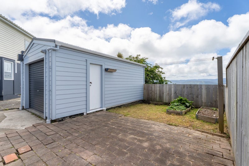 Freehold First Home With Views64439043225858111