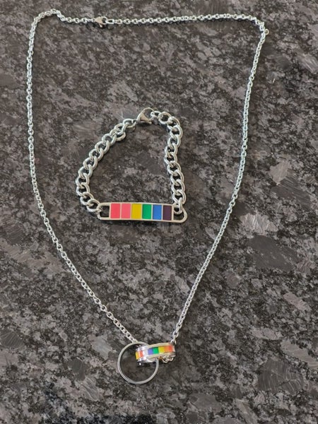 Brand New Un wanted Necklace 58cms in total with 2 rings an d pair ear studs Carousel 3