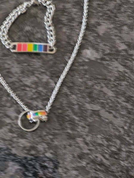 Brand New Un wanted Necklace 58cms in total with 2 rings an d pair ear studs Carousel 2