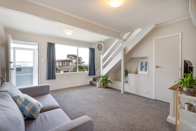 Freehold First Home With Views64439043225858113