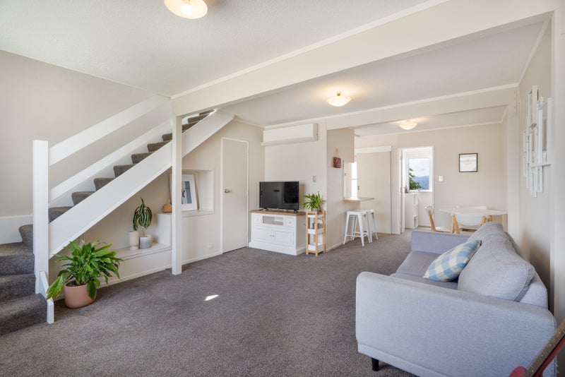 Freehold First Home With Views64439043225858114