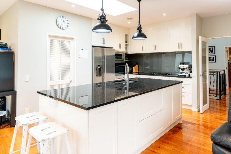 4 BEDROOM STUNNER WITH SUN & VIEWS64439043345155111