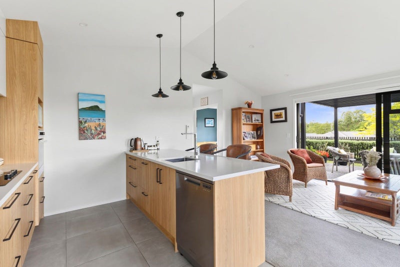 Modern, stylish, close to town64439137469313113