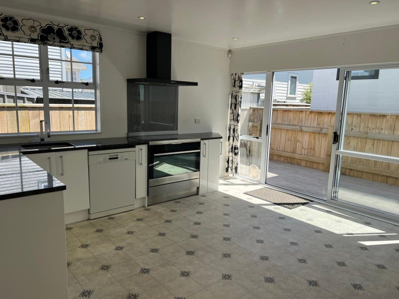 Charming First Home64439137616002112