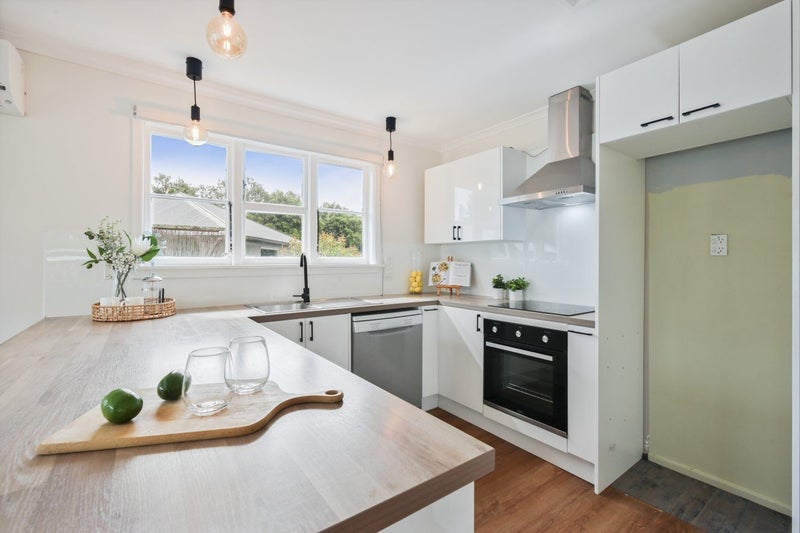 Be in by Christmas! Cosy & Cute on 1,011smq64516731624833114