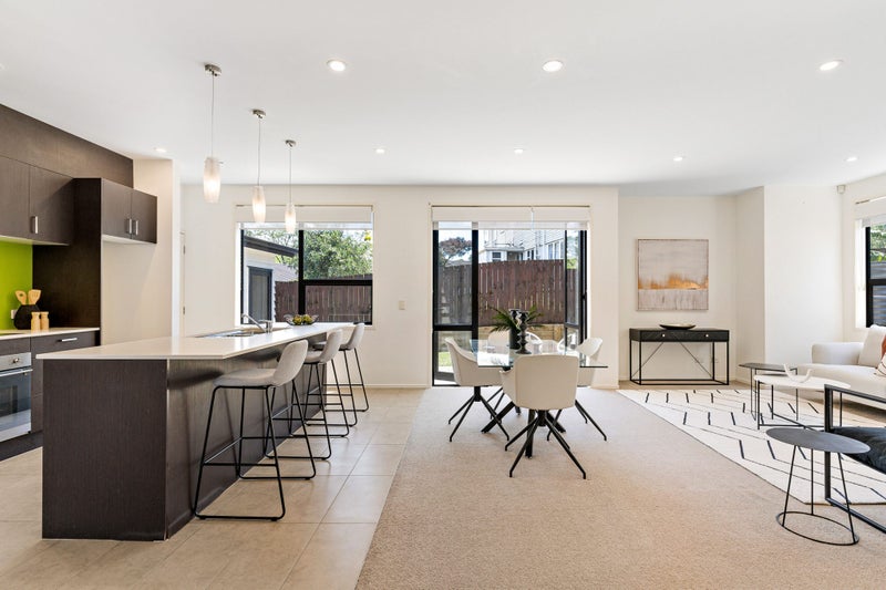 Sunlit, Flexible, Bays Border Delight!64439561272961114