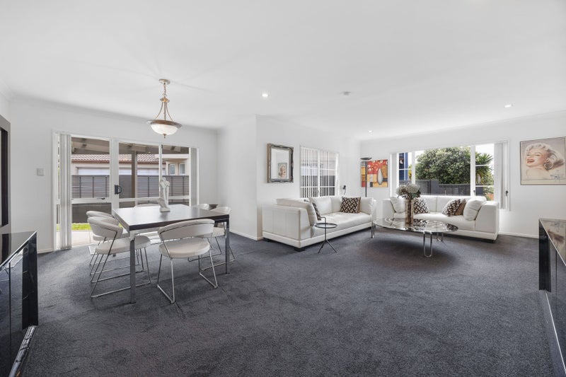 Super Styling and Location64439643078787114